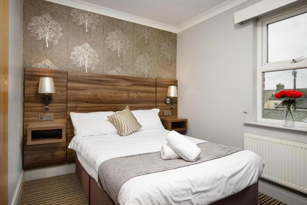 Deluxe Interconnecting Family Room room - Image 2