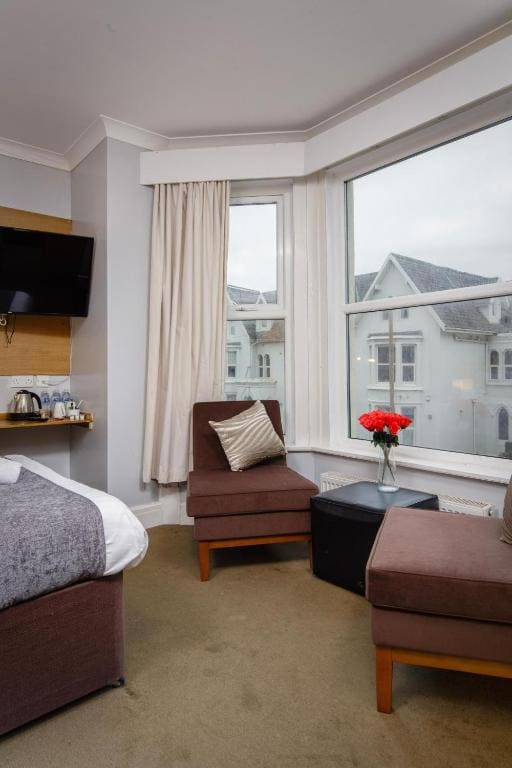 Large Deluxe Interconnecting Family Room with Sea View room - Image 2