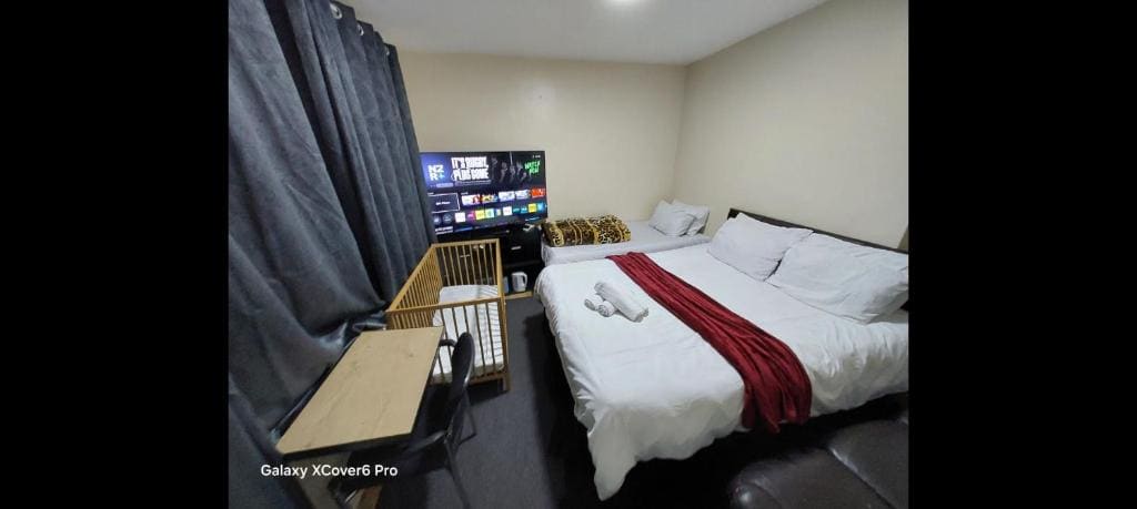 Family Room room - Image 3