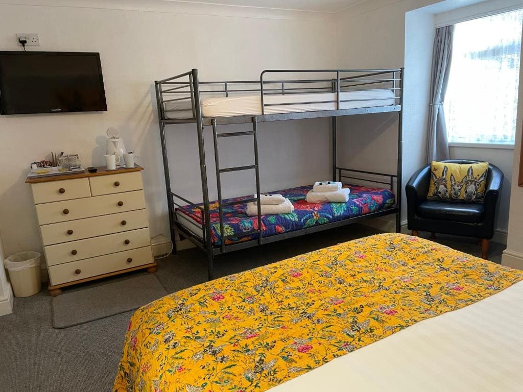 Family Room room - Image 2