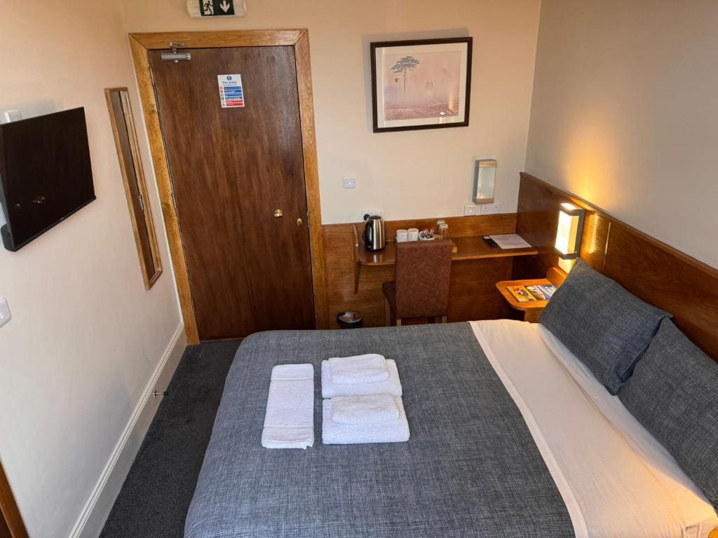 Small Double Room room - Image 2