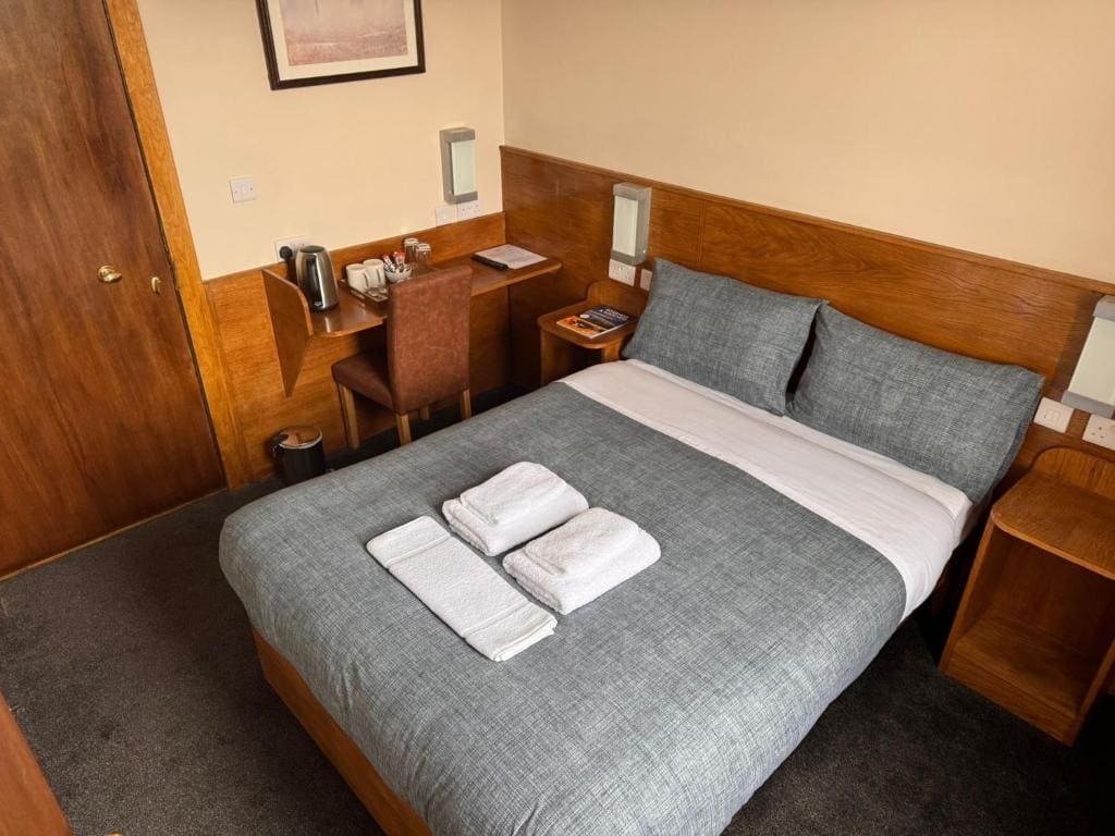 Small Double Room room - Image 3