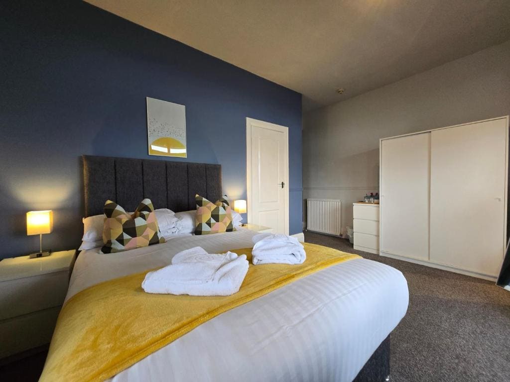 Double Room with Balcony and Sea View room - Image 2