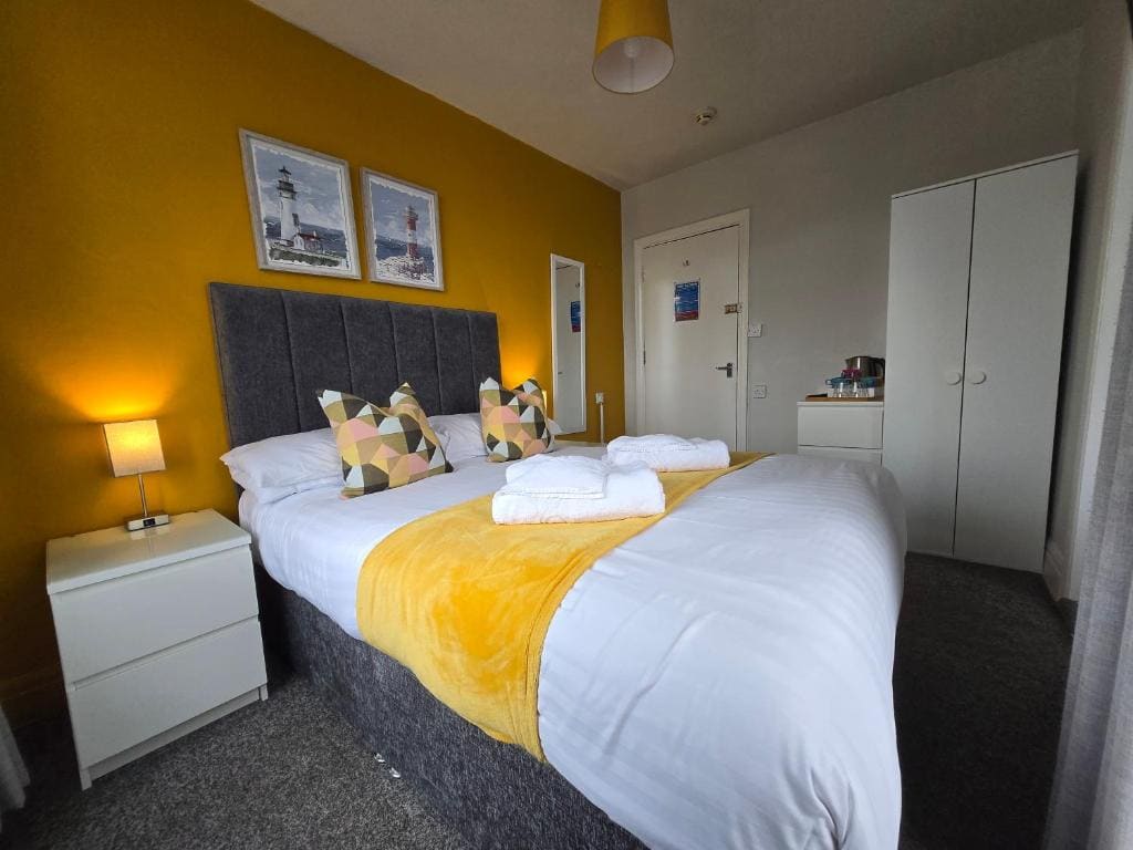 Double Room with Balcony room - Image 3