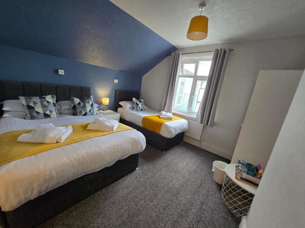 Standard Triple Room room - Image 1