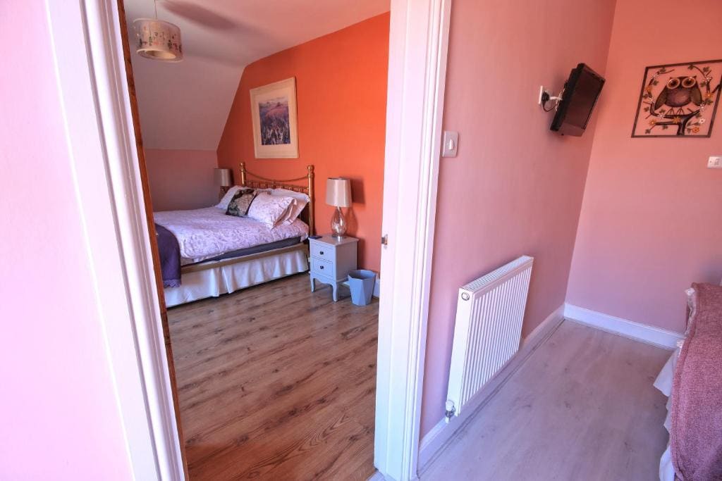 Classic Quadruple Room room - Image 3