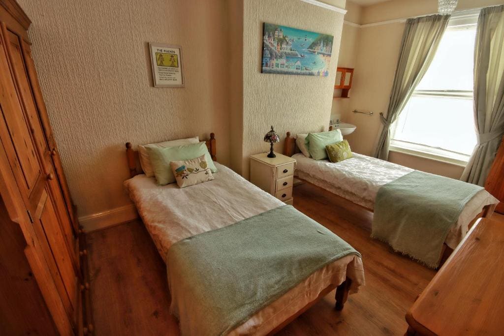 Superior Quadruple Room room - Image 1