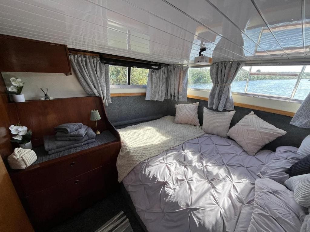Mobile Home room - Image 2