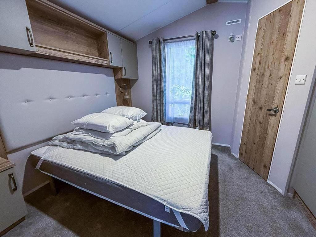 Mobile Home room - Image 1
