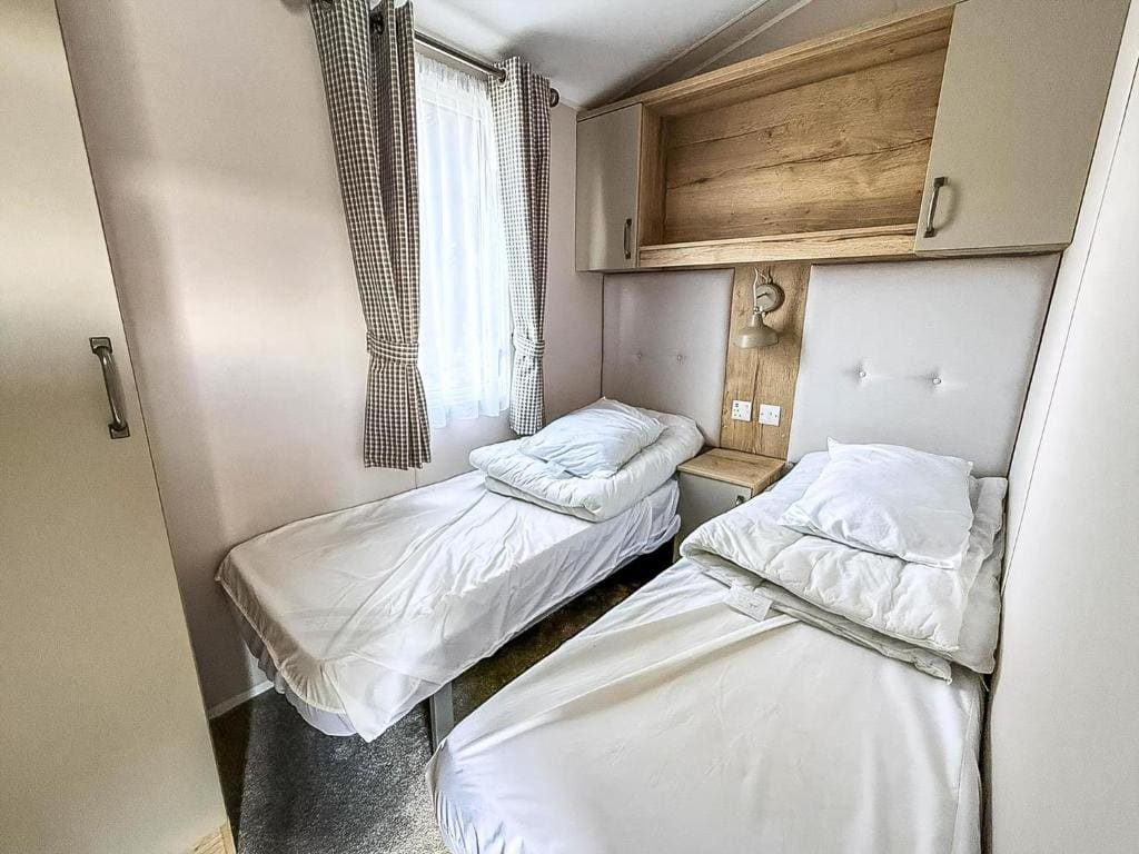 Mobile Home room - Image 3