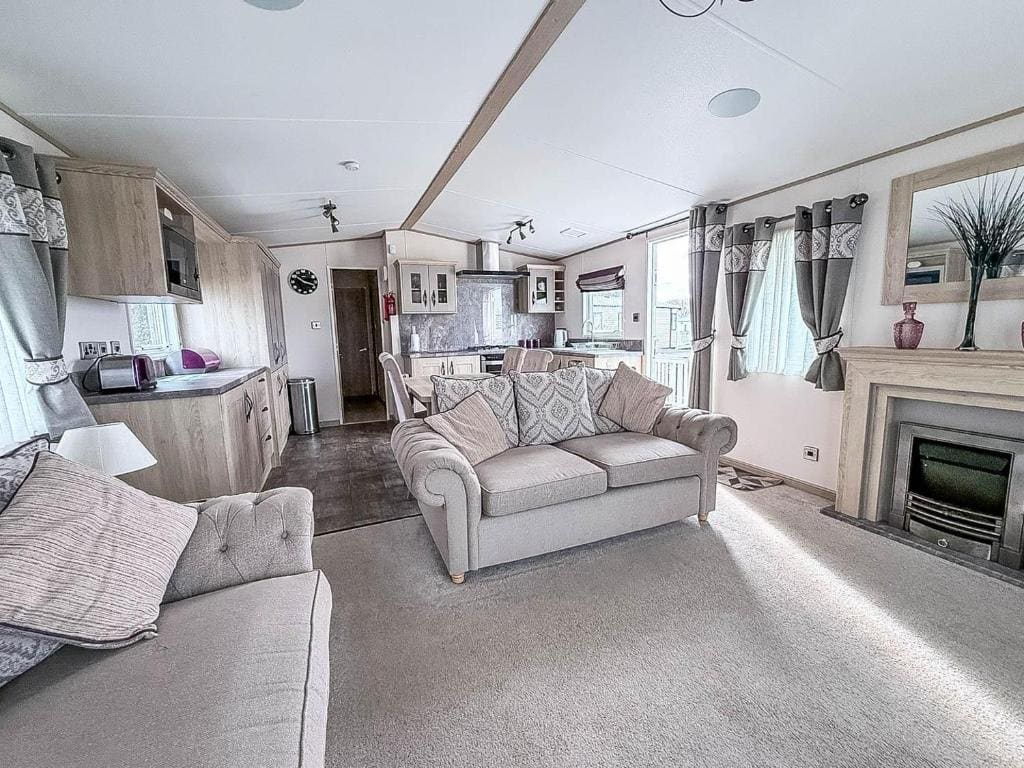 Mobile Home room - Image 3