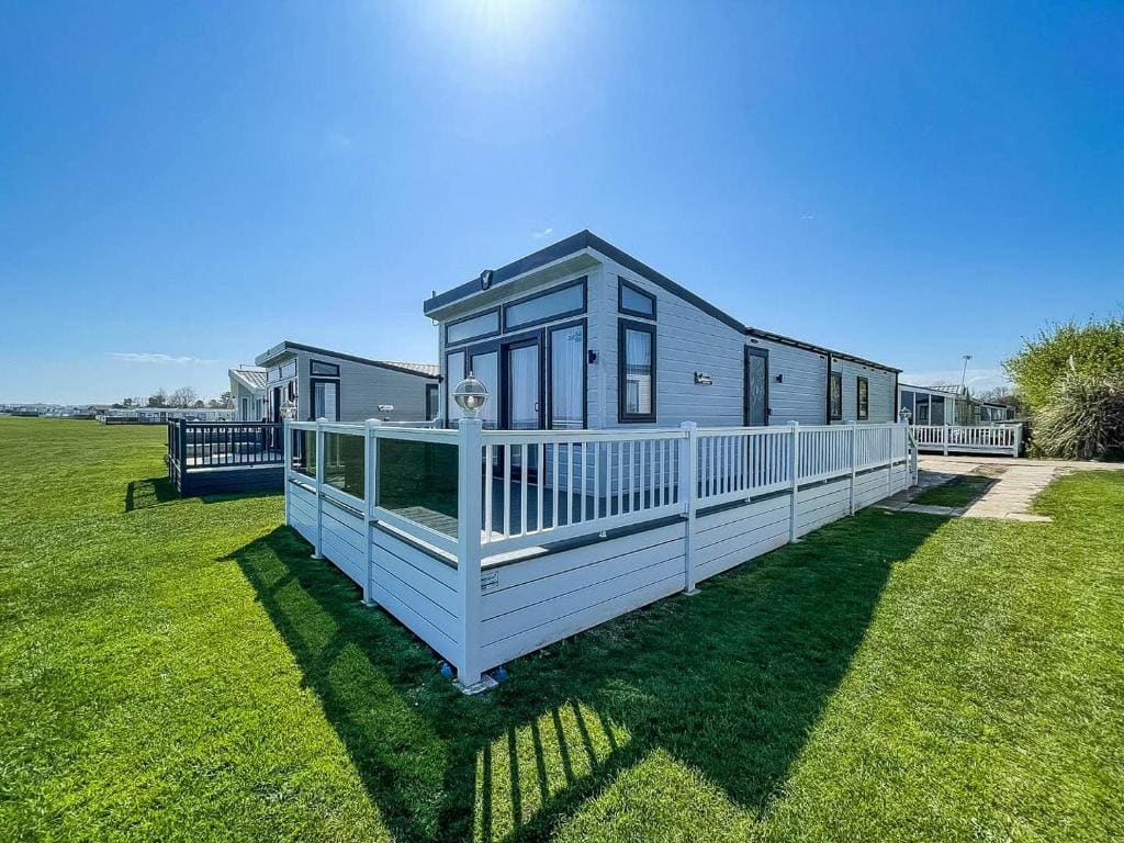 Mobile Home room - Image 1
