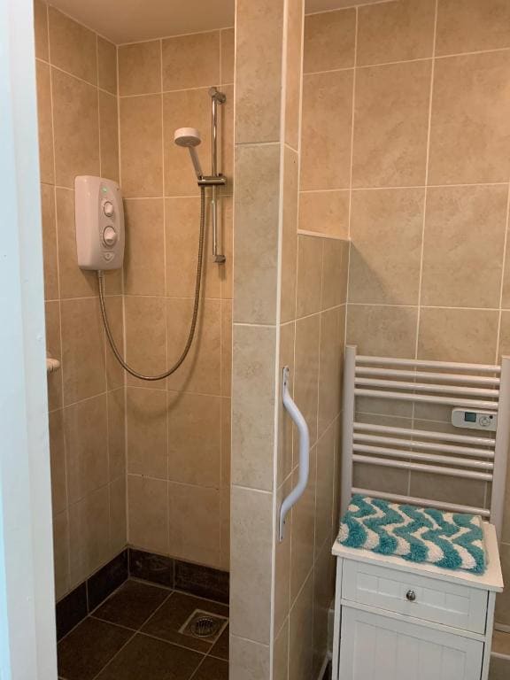 Deluxe Double Room with Shower room - Image 2