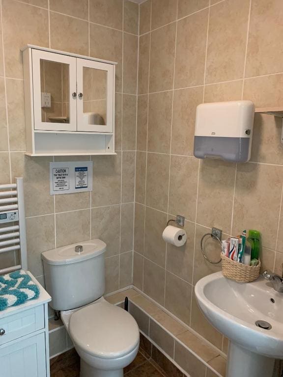 Deluxe Double Room with Shower room - Image 1