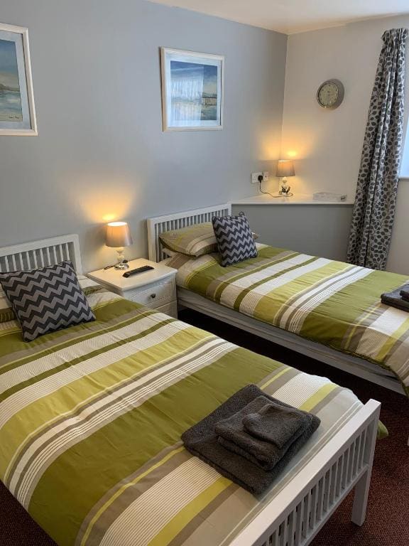 Standard Twin Room with Garden View room - Image 3