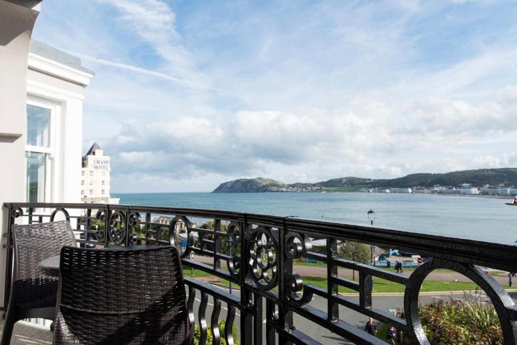 Double Room with Sea View room - Image 3