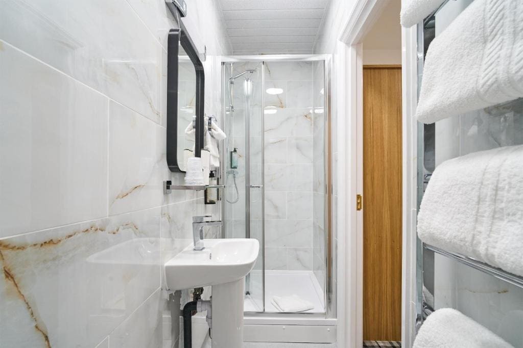 Standard Double Room - Non-Smoking room - Image 3