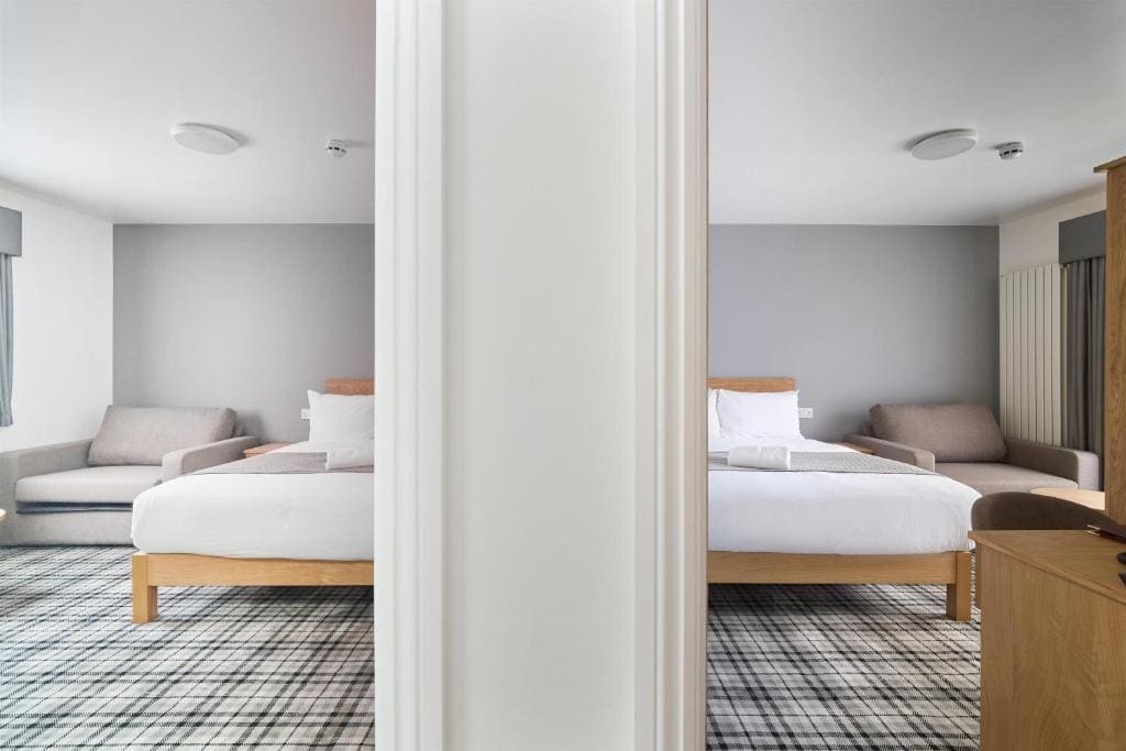 Two-Bedroom Apartment with Three Double and One Single Bed - Non-Smoking room - Image 3