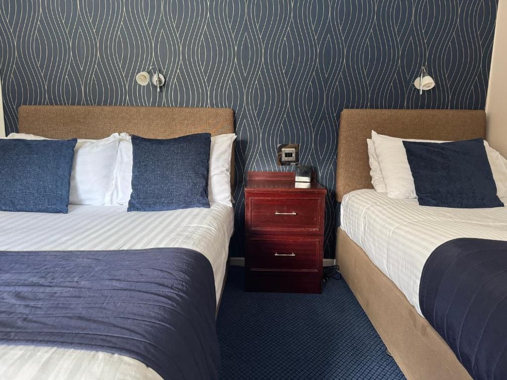 Family Room with Double and Two Single Beds room - Image 1