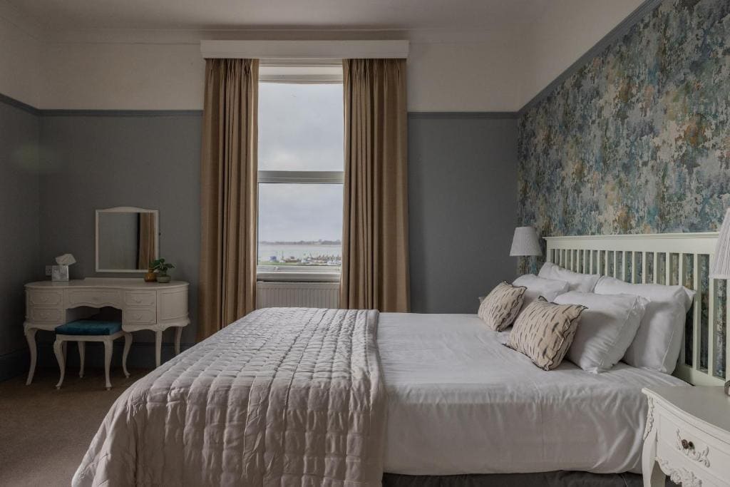 Large Double Room with Sea View room - Image 2
