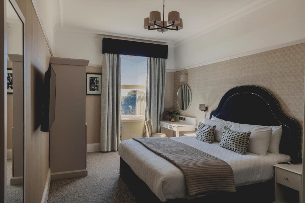 Superior Double Sea View Room room - Image 1