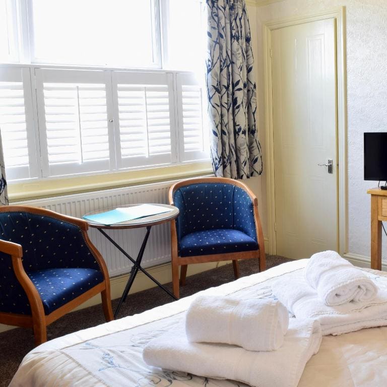 Double Room with Bath room - Image 1
