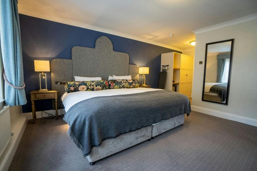 Superior King Room with Courtyard View room - Image 1