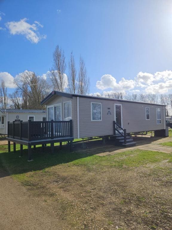 Caravan room - Image 1