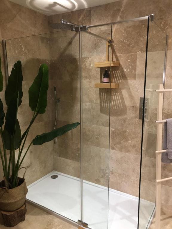 Double Room with Private Bathroom room - Image 3