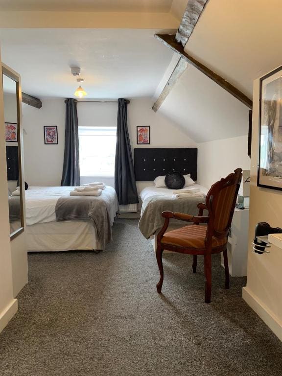 Deluxe Triple Room with River View room - Image 3