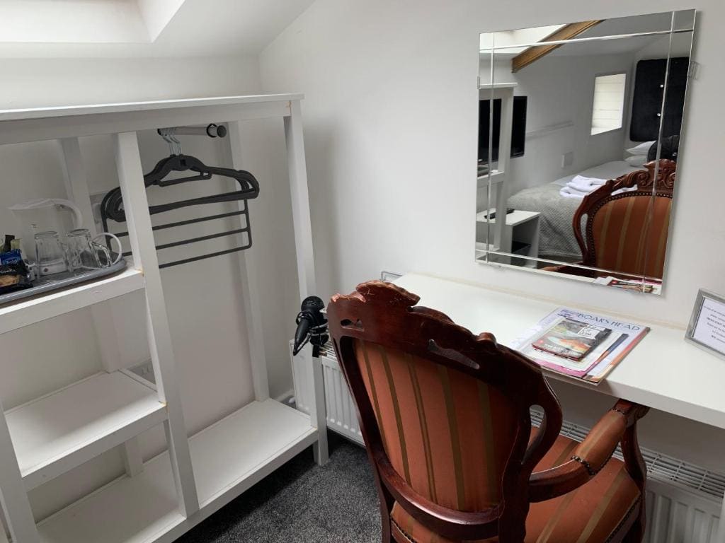 Deluxe Twin Room with River View & Skylight room - Image 1