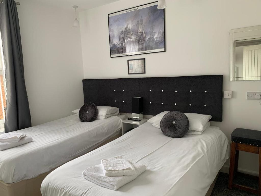 Deluxe Twin Room room - Image 3