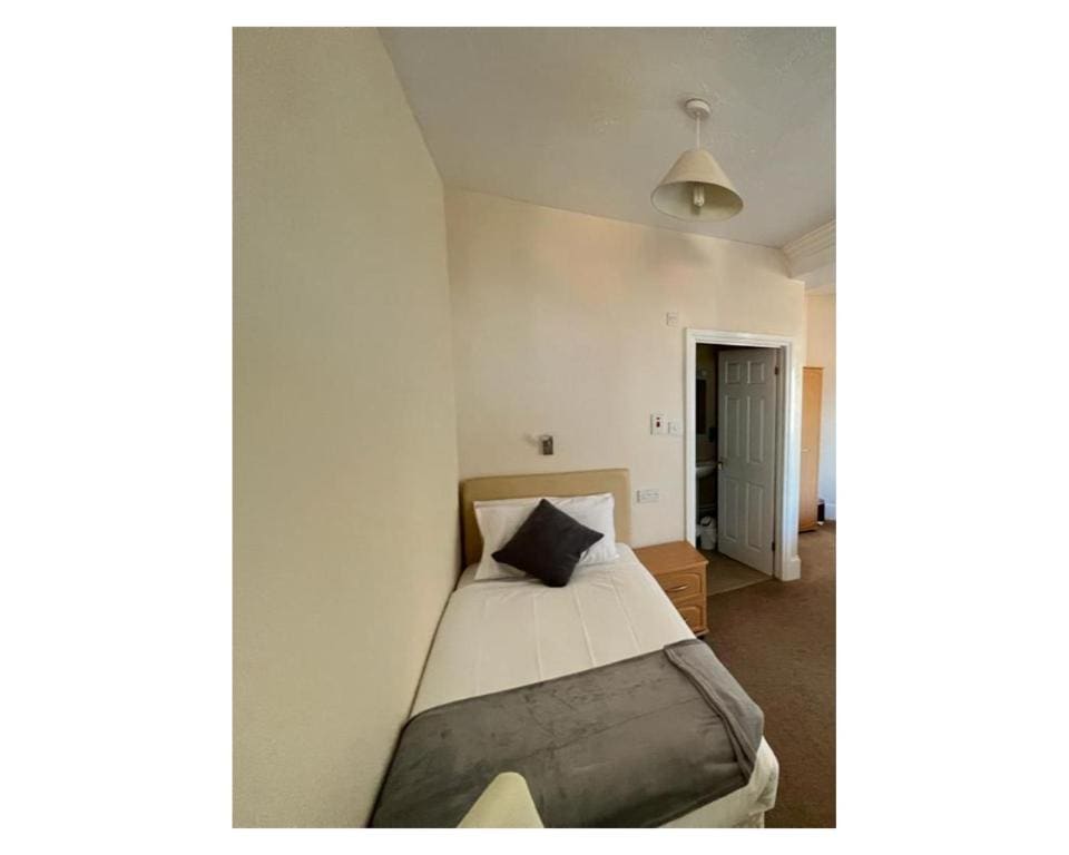 Standard Triple Room room - Image 1