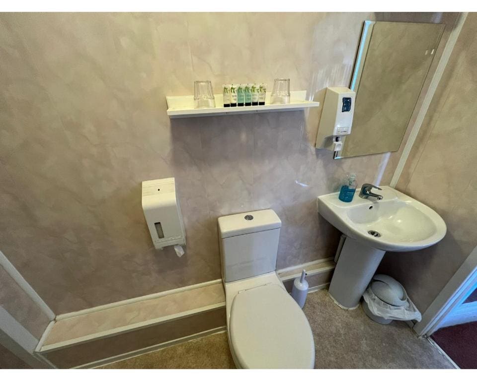 Double Room with Private Bathroom room - Image 1