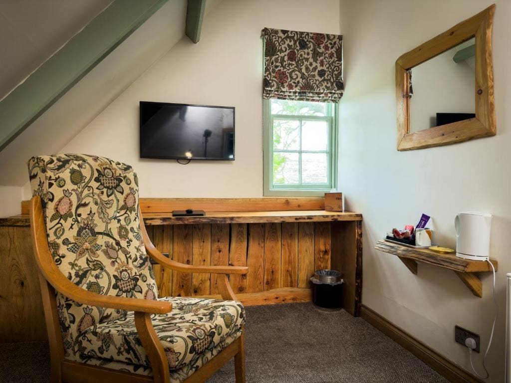 Family Room room - Image 2