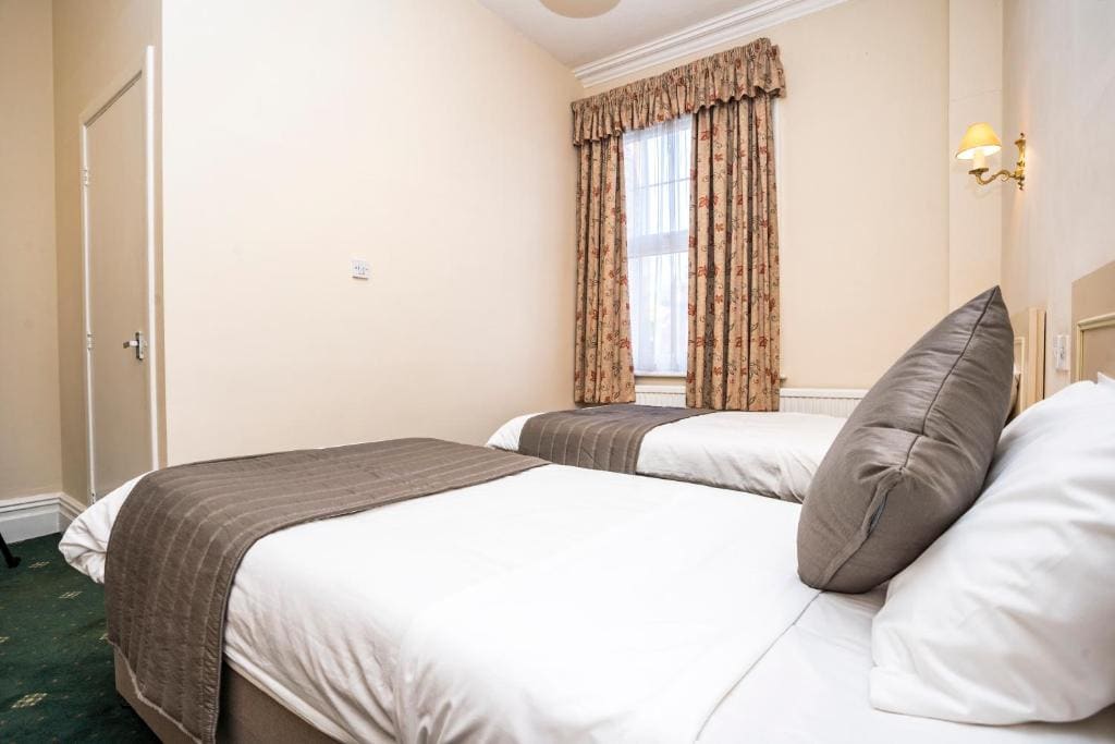 Twin Room room - Image 2