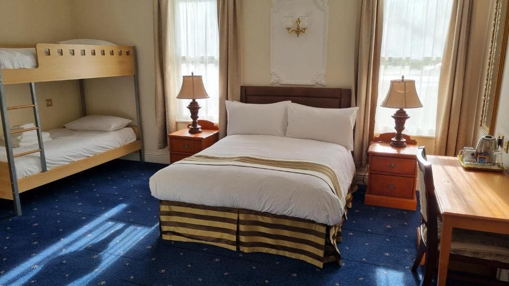 Family Room room - Image 1