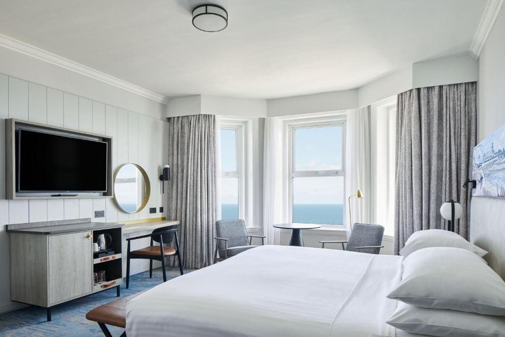 Junior King Suite with Sofa Bed and Sea View room - Image 1