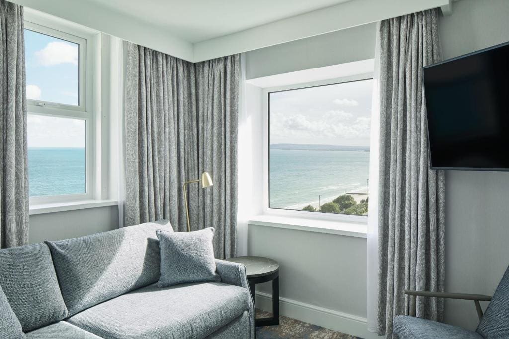 Junior King Suite with Sofa Bed and Sea View room - Image 2