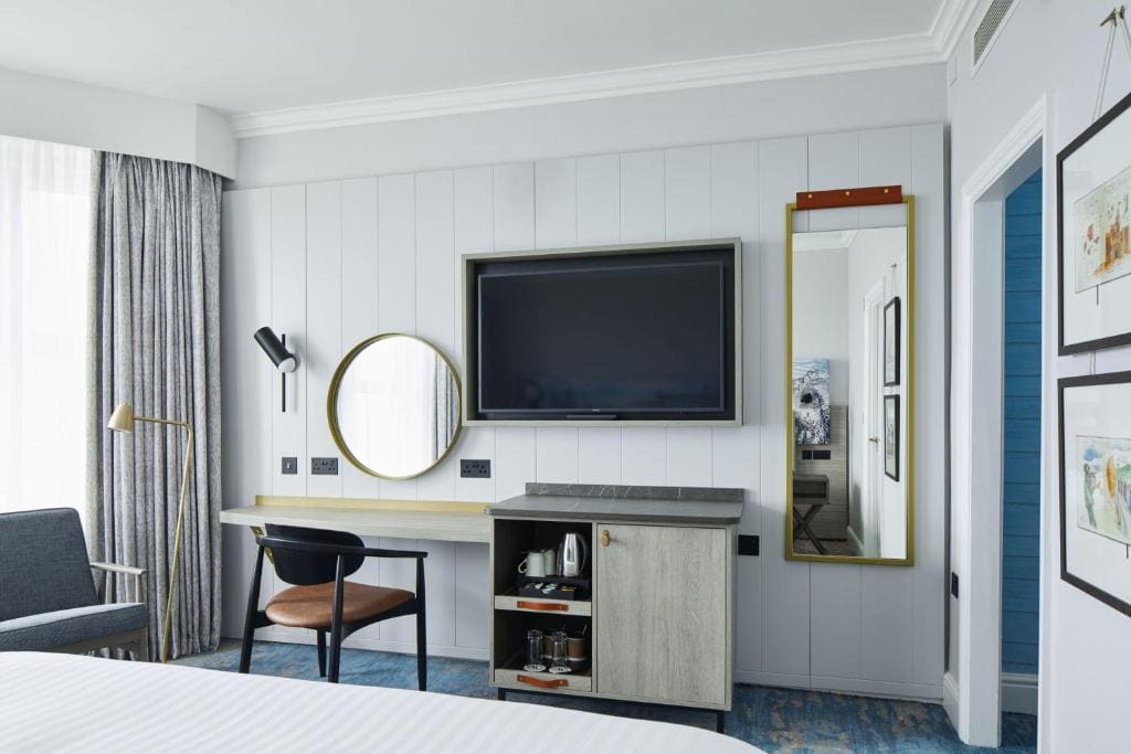 Superior Family Room with Two Double Beds room - Image 2