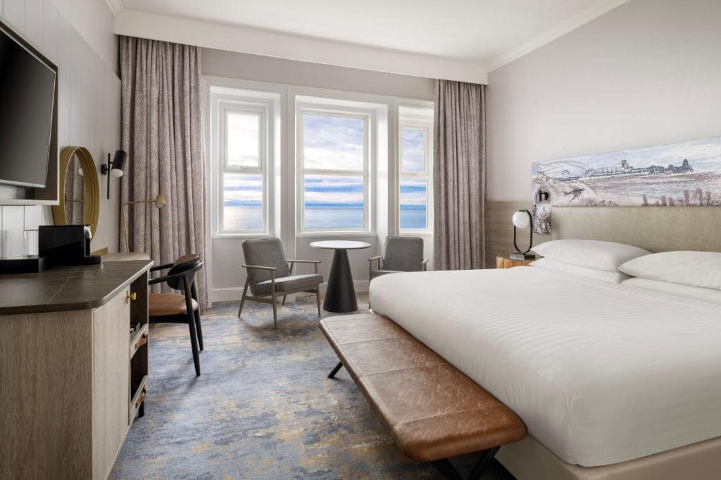 Superior King Room with Sea View room - Image 3