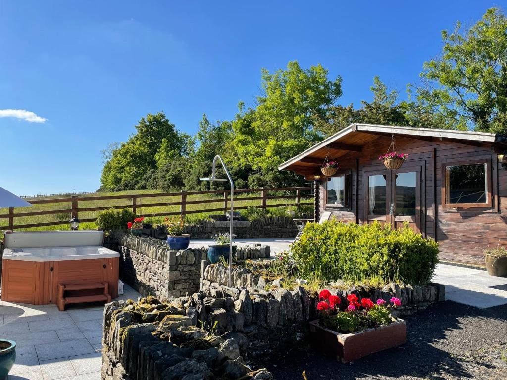 One-Bedroom Chalet room - Image 2