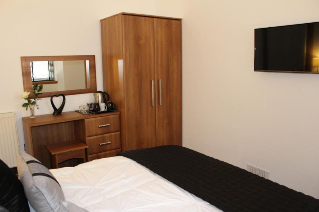 Deluxe Double or Twin Room room - Image 3