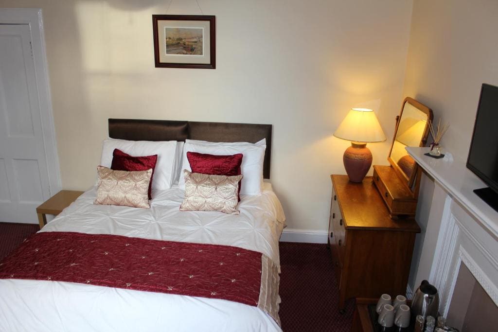 Deluxe Family Room room - Image 2