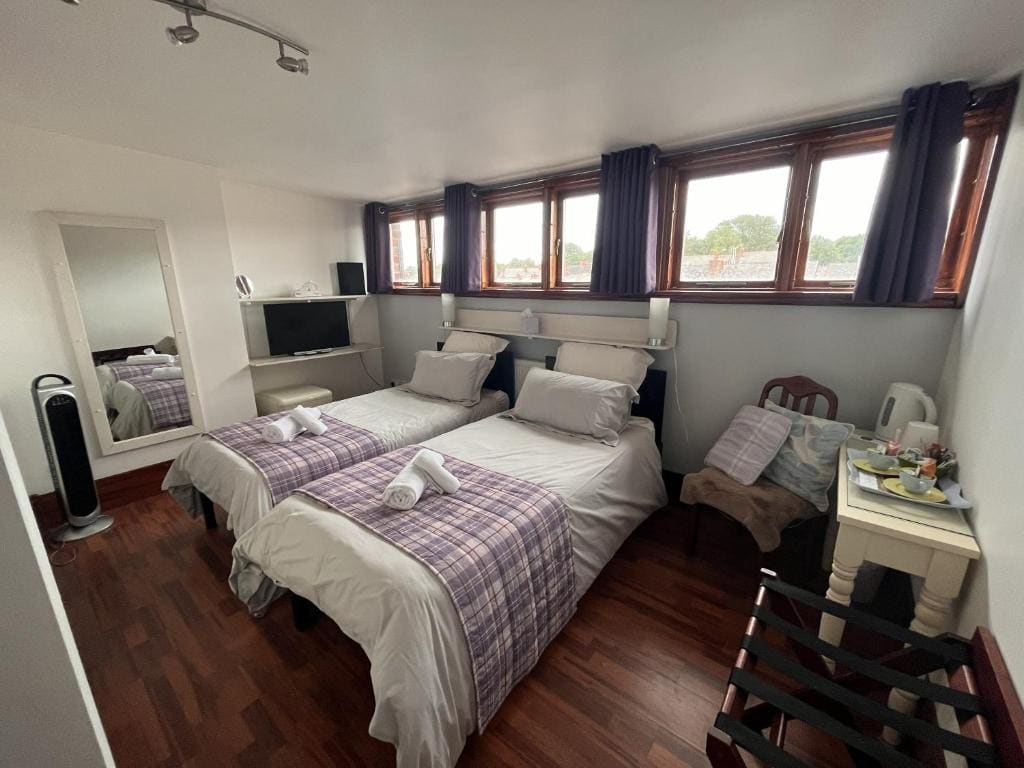 Standard Twin Room room - Image 1