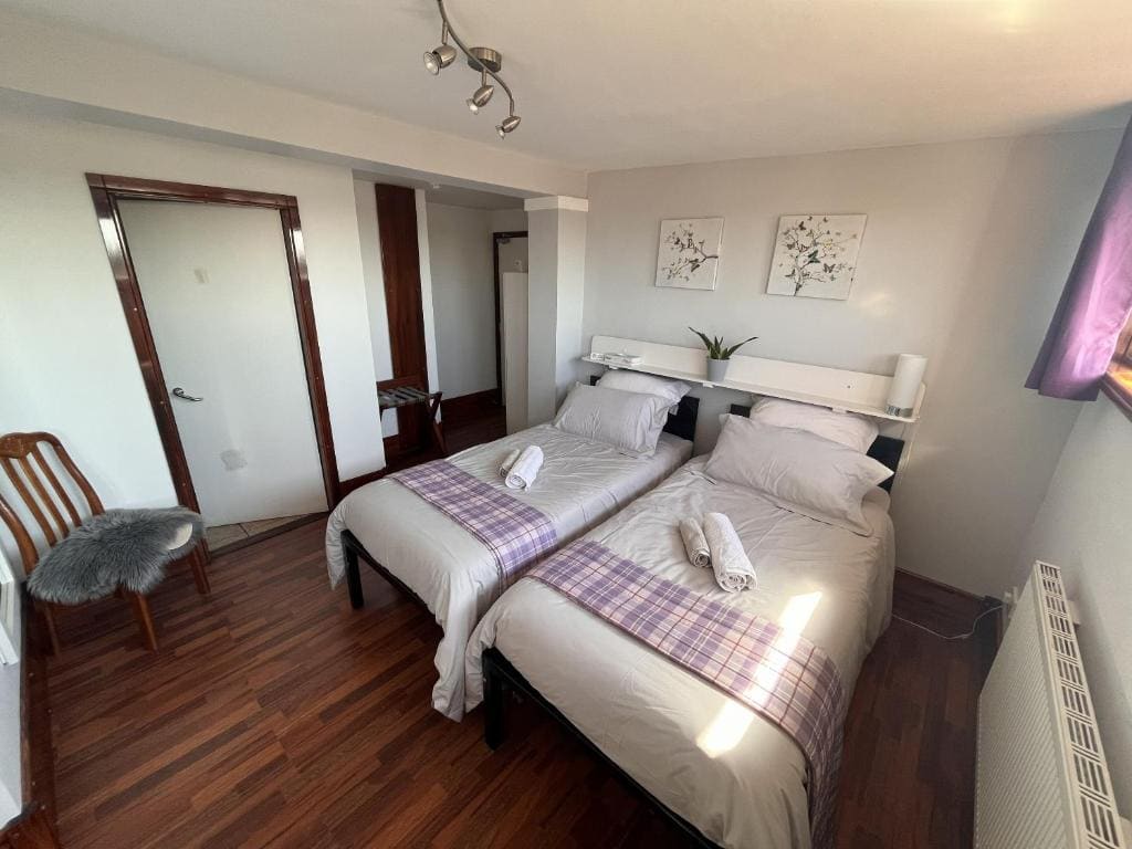 Standard Twin Room room - Image 3