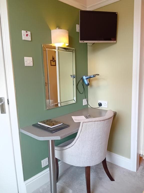 Superior Suite - First Floor room - Image 3