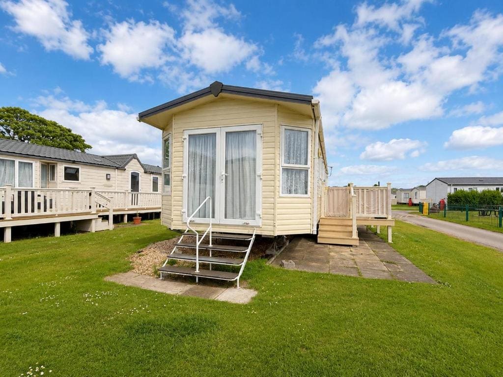 Mobile Home room - Image 2