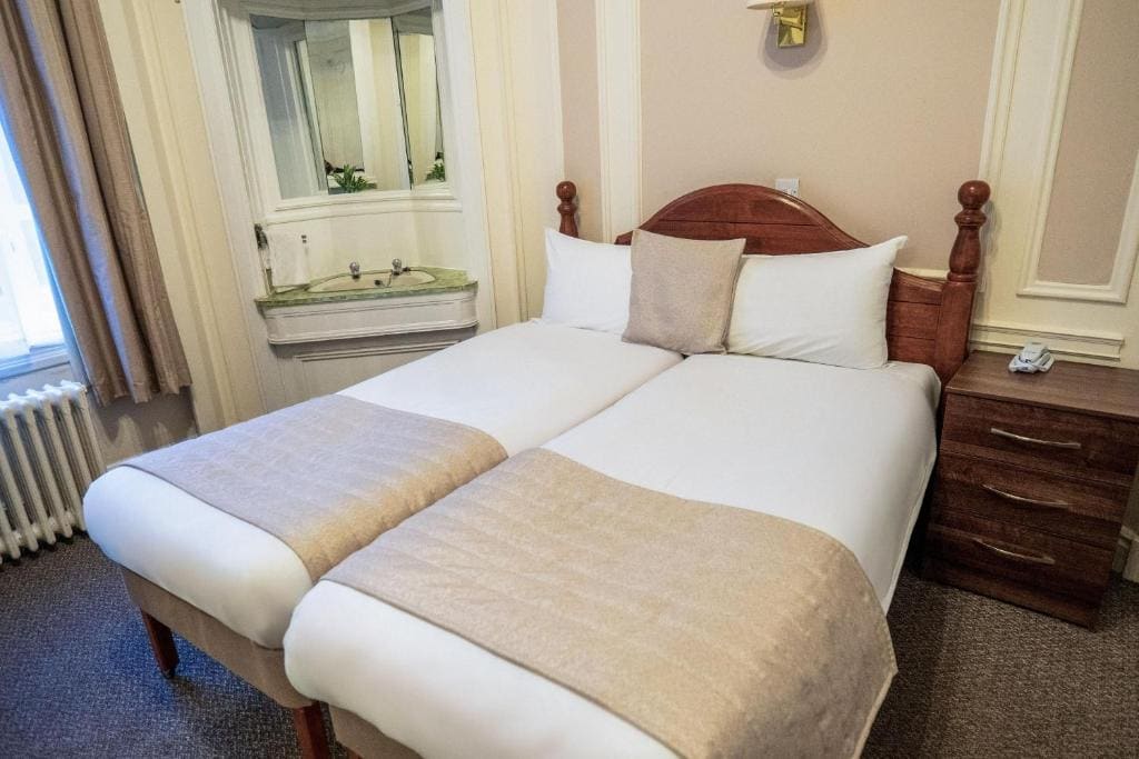 Standard Double or Twin Room room - Image 2