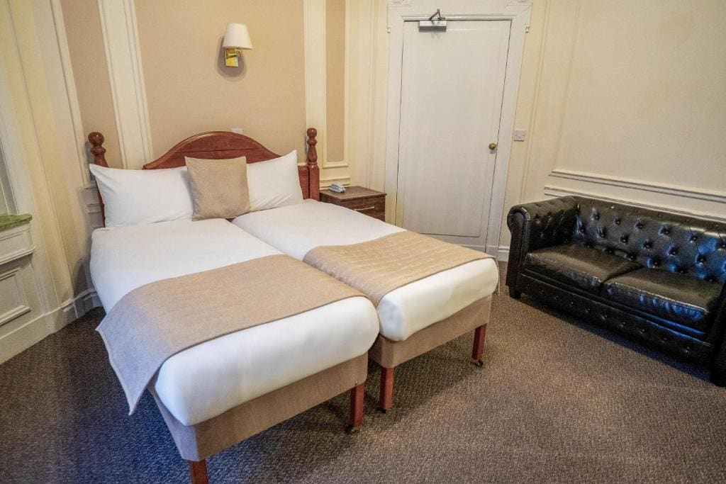 Standard Double or Twin Room room - Image 3